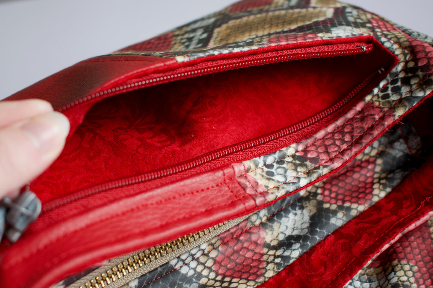 Sac baguette VEGA rouge fait main en France sac d'épaule NewJen sac pratique et esthétique