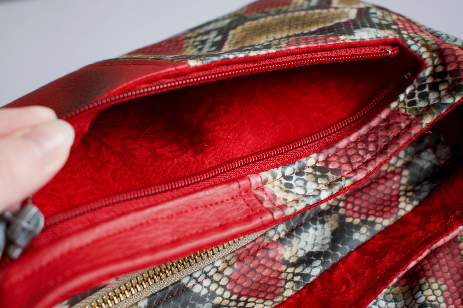 Sac baguette VEGA rouge fait main en France sac d'épaule NewJen sac pratique et esthétique