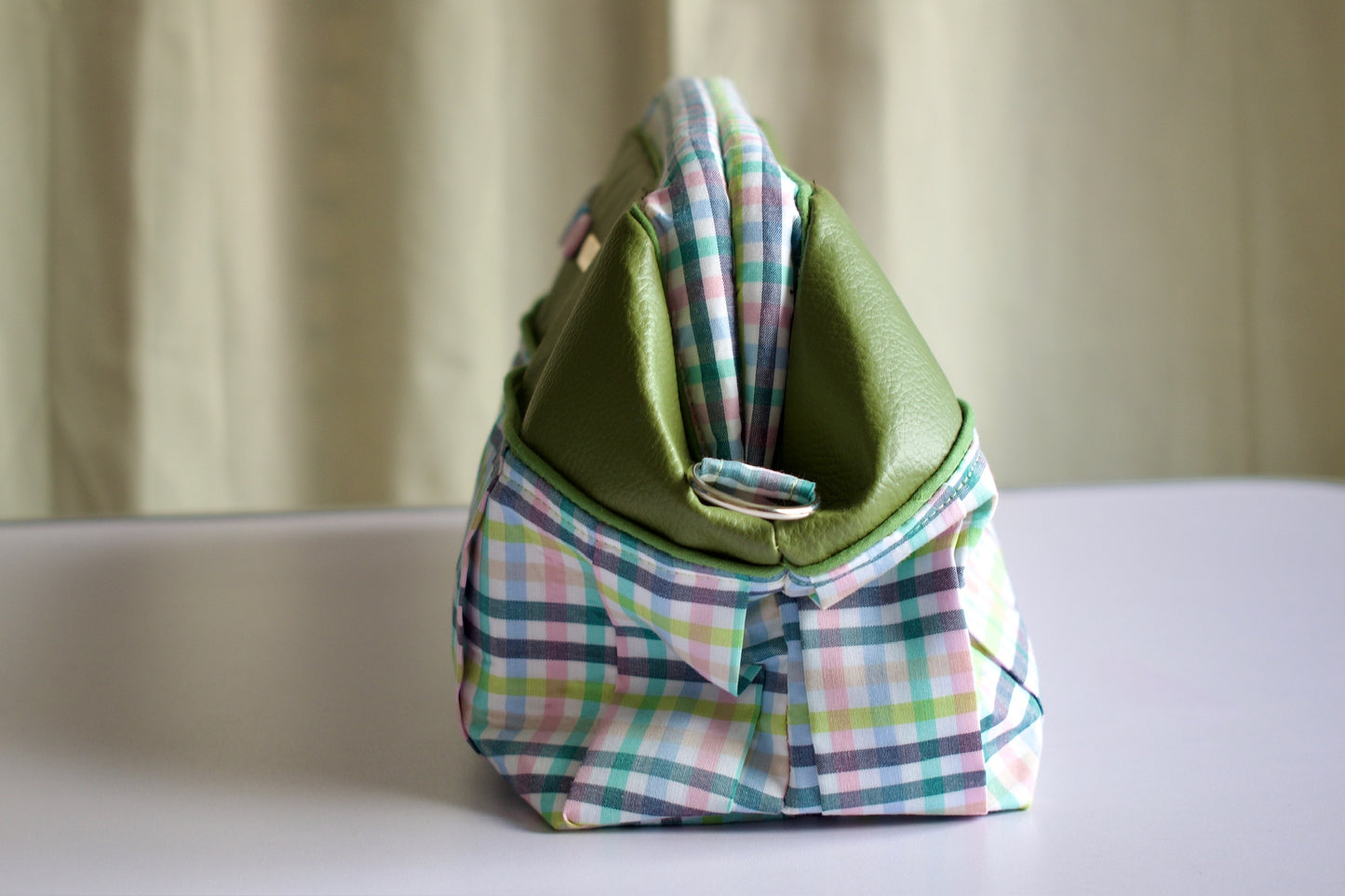 sac NAOS vert pochette bandoulière artisanale NewJen fermoir métallique clic-clac pratique