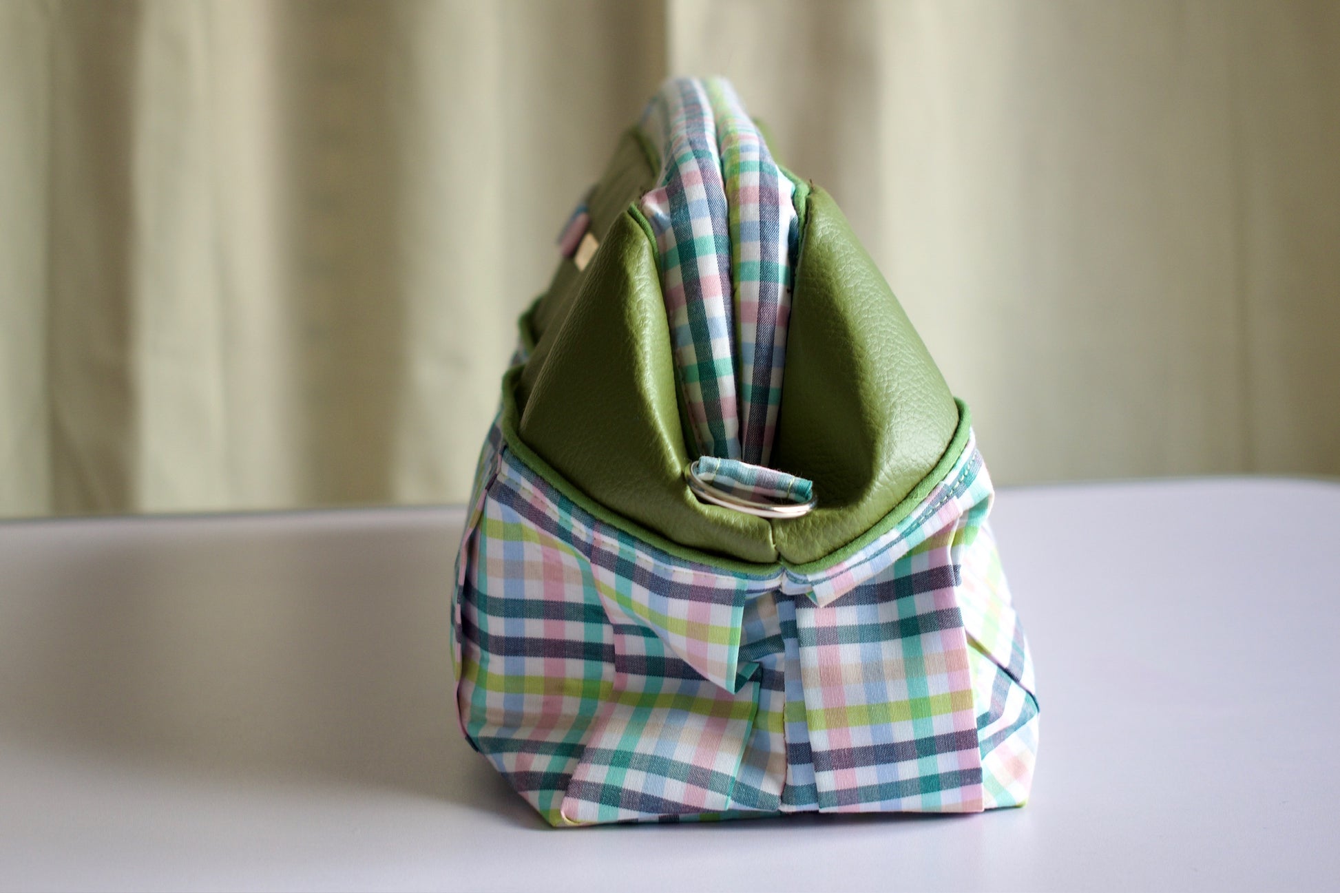 sac NAOS vert pochette bandoulière artisanale NewJen fermoir métallique clic-clac pratique