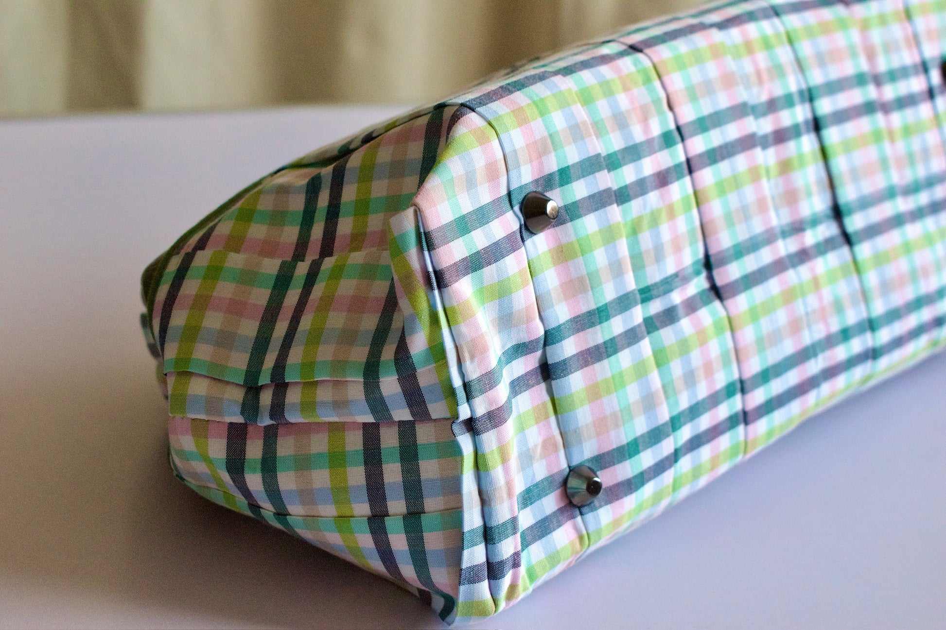 sac NAOS vert pochette bandoulière artisanale NewJen pieds de sac métallique pour support sac
