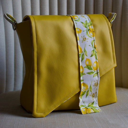 sac à rabat artisanal newjen similicuir jaune motifs fruités citrons