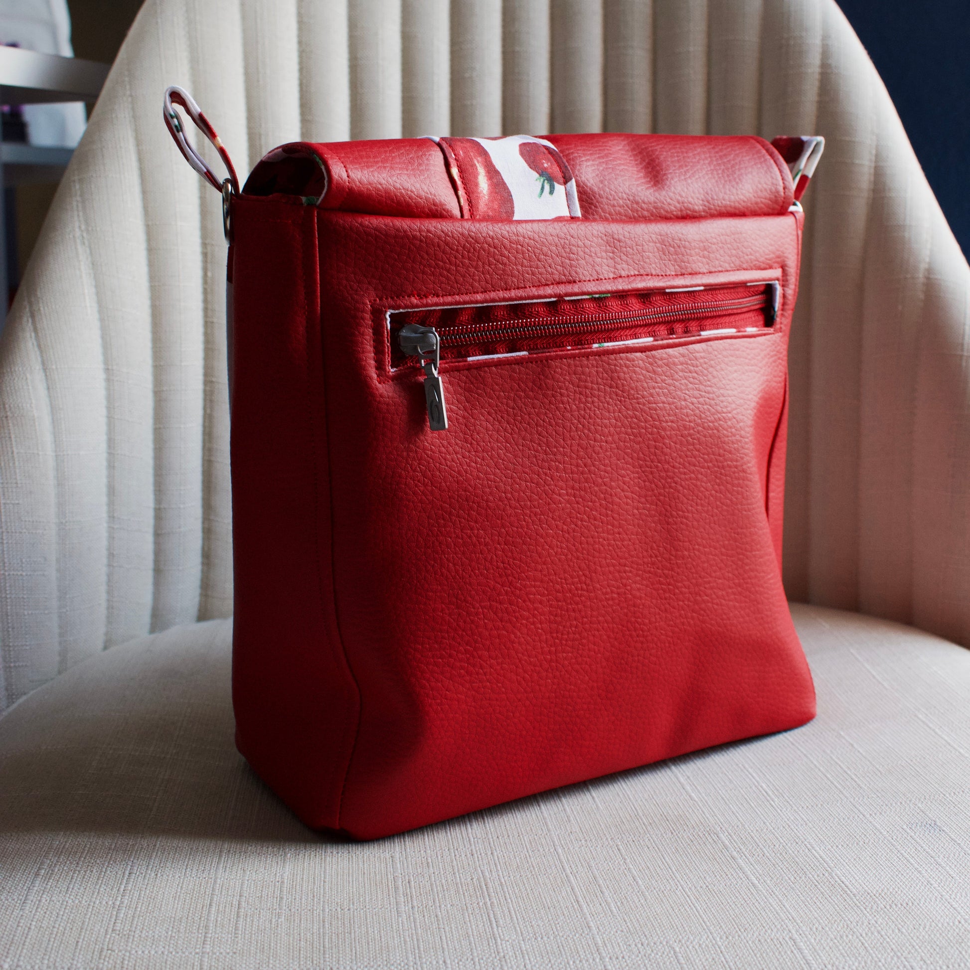 sac à rabat artisanal similicuir rouge newjen poche plate zippée arrière